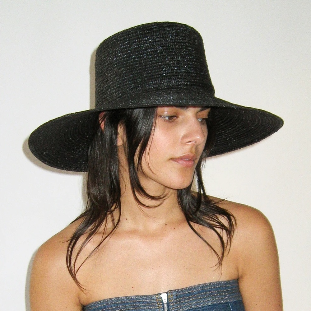 Like New! CLYDE Medium Brim Flat Top Hat in Black Straw! Worn Once!